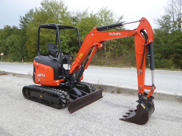 Miniexcavadora compacta Kubota U27-4 de 2,5 t, usada, año 2016, con solo 783 h y 3 cucharones