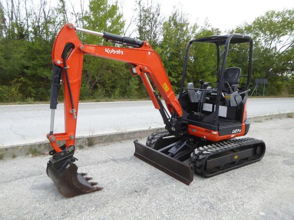Miniexcavadora compacta Kubota U27-4 de 2,5 t, usada, año 2016, con solo 783 h y 3 cucharones