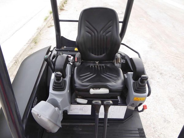 Miniexcavadora compacta Kubota U27-4 de 2,5 t, usada, año 2016, con solo 783 h y 3 cucharones