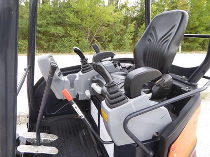 Miniexcavadora compacta Kubota U27-4 de 2,5 t, usada, año 2016, con solo 783 h y 3 cucharones