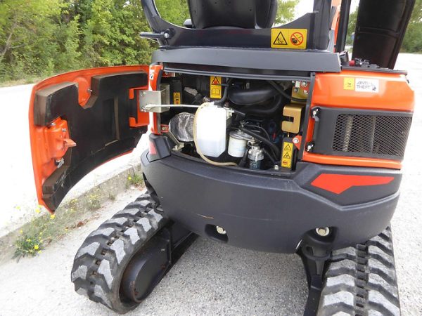 Miniexcavadora compacta Kubota U27-4 de 2,5 t, usada, año 2016, con solo 783 h y 3 cucharones