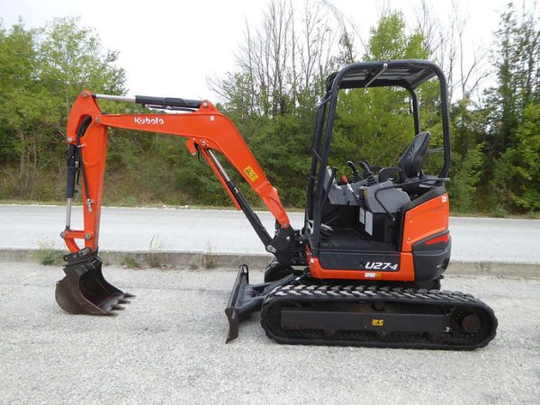 Miniexcavadora compacta Kubota U27-4 de 2,5 t, usada, año 2016, con solo 783 h y 3 cucharones