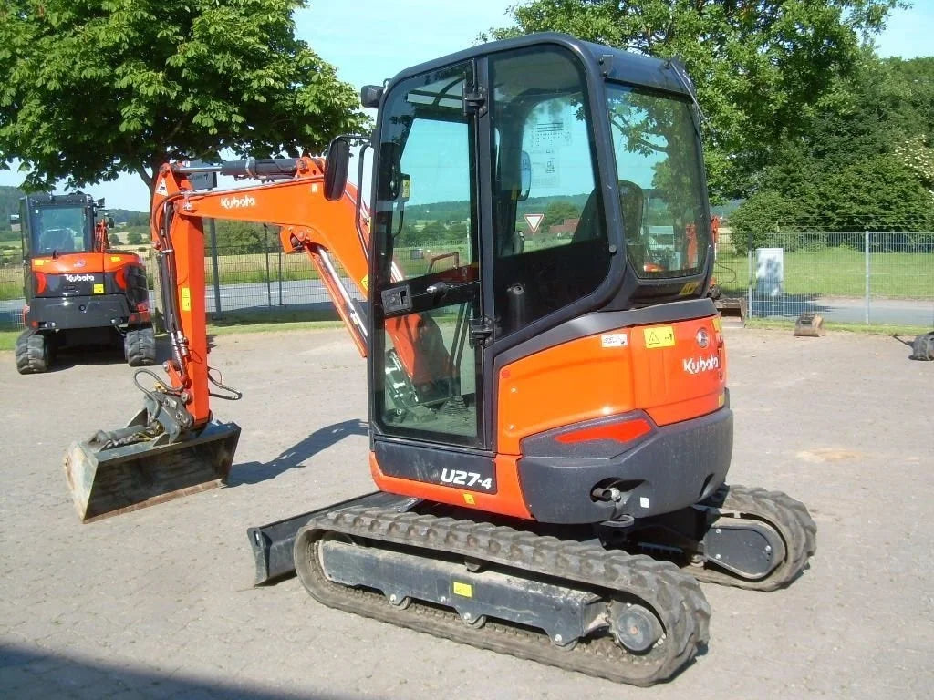 Miniexcavadora Kubota U 27-4 de 2,6 t usada 2020 con solo 315 h y 3 cucharones