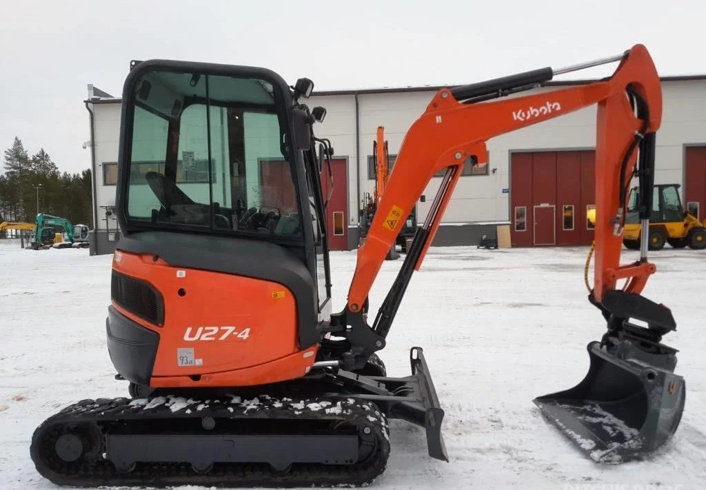 Miniexcavadora Kubota U27-4 de 2,7 t usada 2016 con 2185 h y 3 cucharones específicos