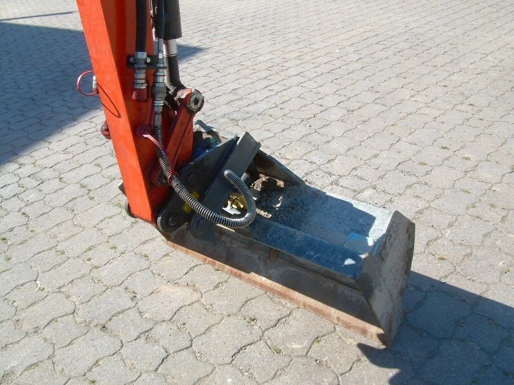 Miniexcavadora Kubota U 27-4 de 2,6 t usada 2020 con solo 315 h y 3 cucharones