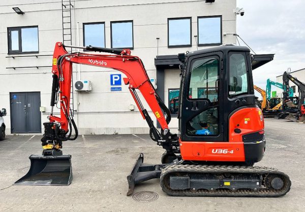Miniexcavadora compacta Kubota U50-5 de 5 t usada 2021 con 741 h de radio de giro cero