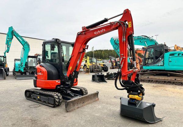 Miniexcavadora compacta Kubota U50-5 de 5 t usada 2021 con 741 h de radio de giro cero