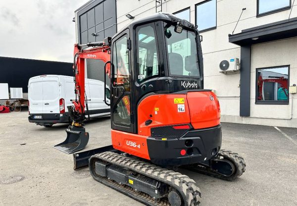 Miniexcavadora compacta Kubota U50-5 de 5 t usada 2021 con 741 h de radio de giro cero