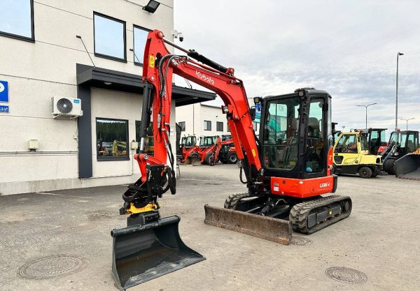 Miniexcavadora compacta usada Kubota U36-4 de 3,57 t, año 2022, 411 h con cuchara de 60 cm