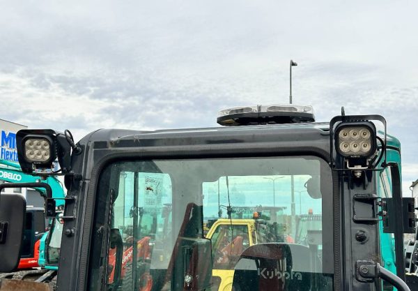 Miniexcavadora compacta usada Kubota U36-4 de 3,57 t, año 2022, 411 h con cuchara de 60 cm