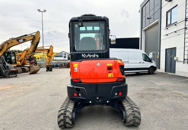 Miniexcavadora compacta Kubota U50-5 de 5 t usada 2021 con 741 h de radio de giro cero