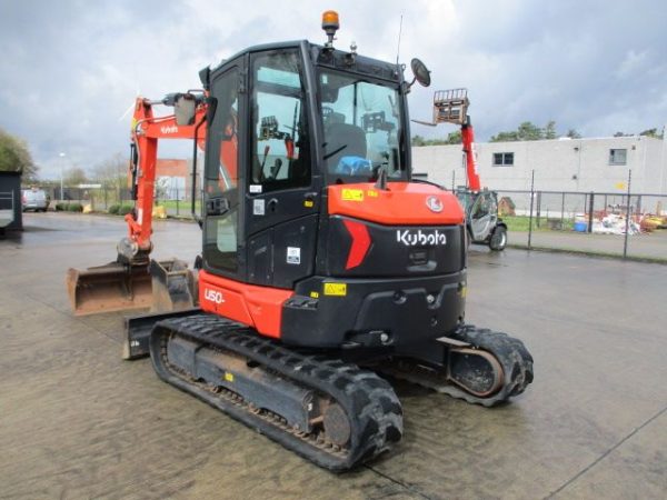 Miniexcavadora compacta Kubota U50-5 de 5 t usada 2021 con 741 h de radio de giro cero