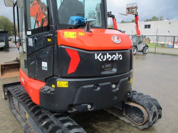 Miniexcavadora compacta Kubota U50-5 de 5 t usada 2021 con 741 h de radio de giro cero
