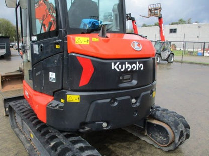 Miniexcavadora compacta Kubota U50-5 de 5 t usada 2021 con 741 h de radio de giro cero