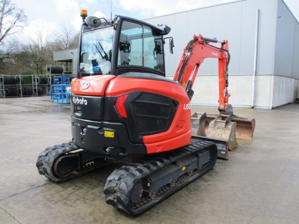 Miniexcavadora compacta Kubota U50-5 de 5 t usada 2021 con 741 h de radio de giro cero
