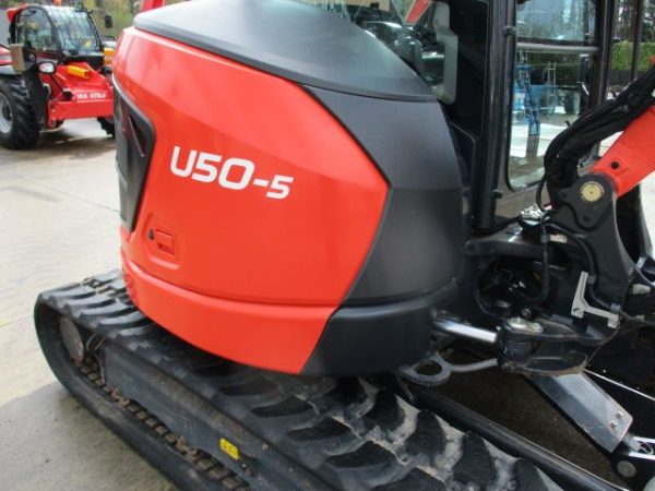 Miniexcavadora compacta Kubota U50-5 de 5 t usada 2021 con 741 h de radio de giro cero