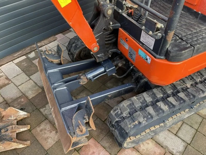 Miniexcavadora Kubota U17-3 de 1,6 t sin voladizo, usada, año 2015, 2090 horas, con 3 cucharones