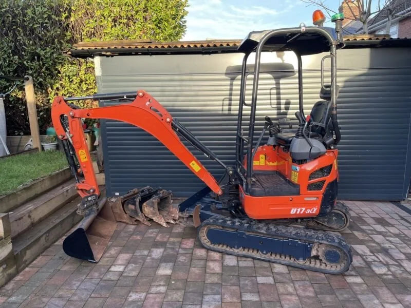Miniexcavadora Kubota U17-3 de 1,6 t sin voladizo, usada, año 2015, 2090 horas, con 3 cucharones