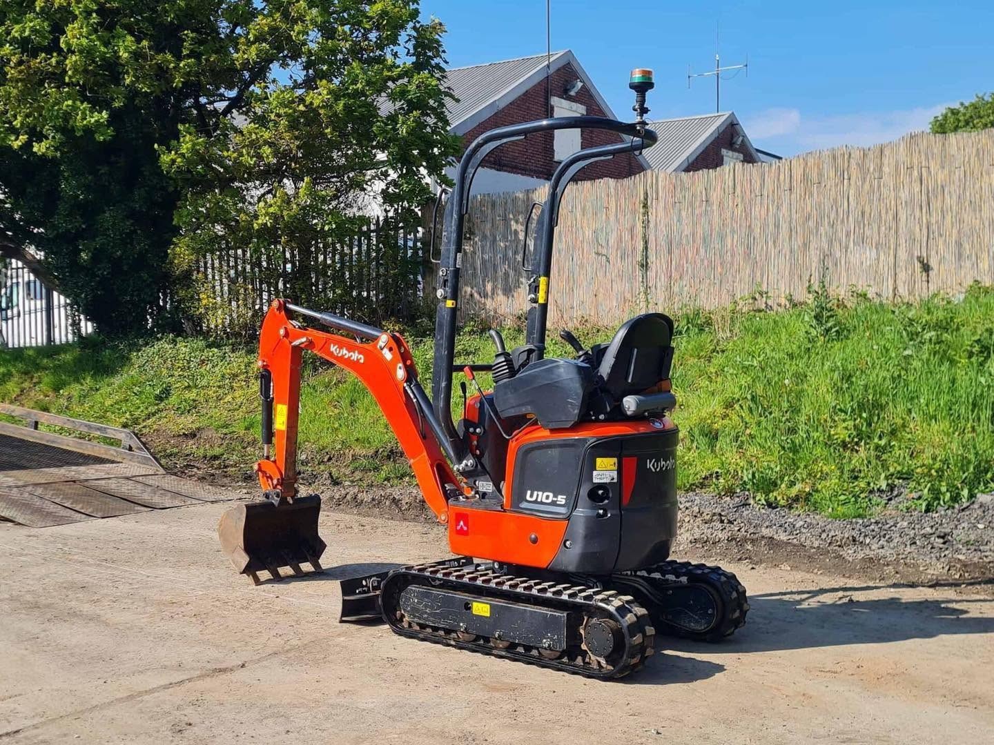 Miniexcavadora compacta Kubota U10-5 de 1,2 t usada 2022 con 249 h chasis extensible