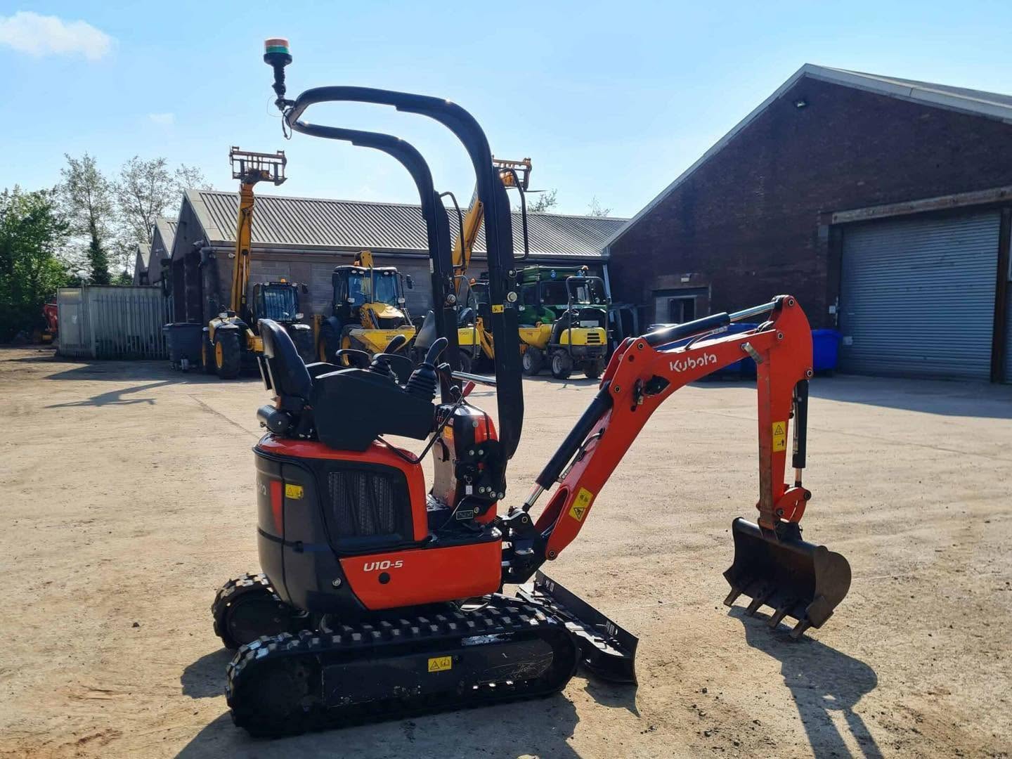 Miniexcavadora compacta Kubota U10-5 de 1,2 t usada 2022 con 249 h chasis extensible