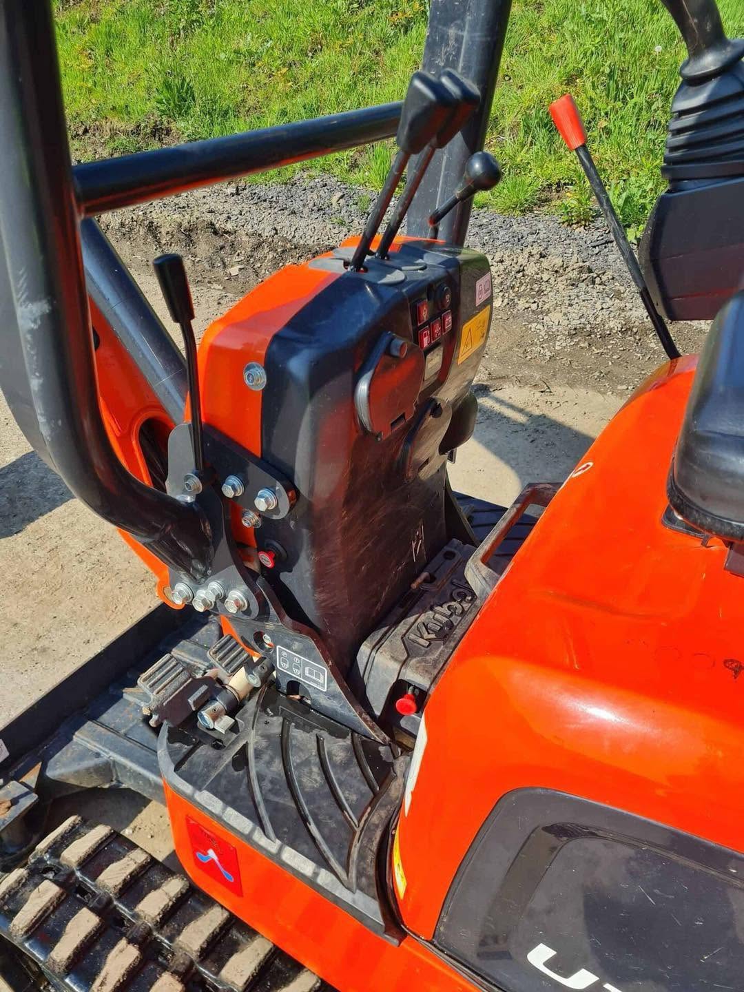 Miniexcavadora compacta Kubota U10-5 de 1,2 t usada 2022 con 249 h chasis extensible