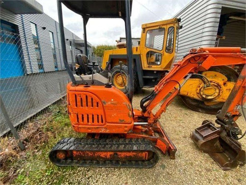 IHI 15NX (2004) – Mini Excavadora 1,5T con 3 Cucharas – 6 088 h – Compacta y Fiable