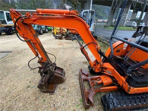 IHI 15NX (2004) – Mini Excavadora 1,5T con 3 Cucharas – 6 088 h – Compacta y Fiable