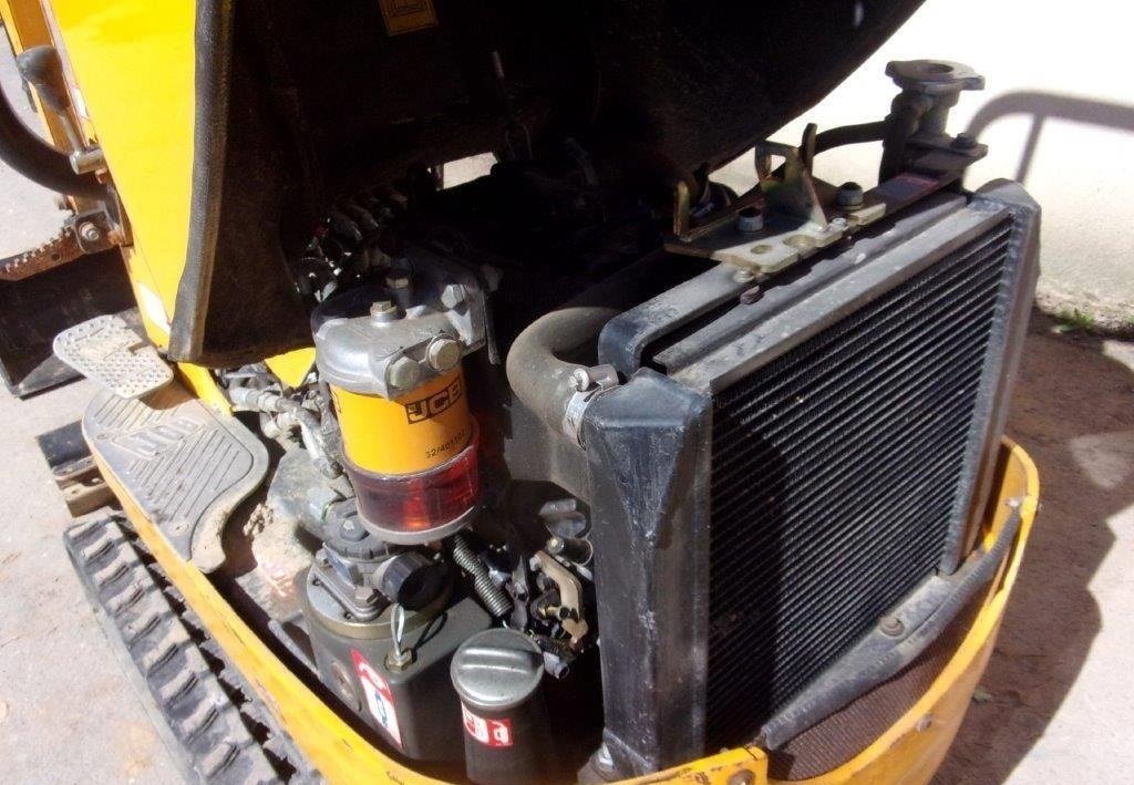 JCB 8008 (2017) – Mini Excavadora 900 kg – 2 104 h – Ultra-Compacta