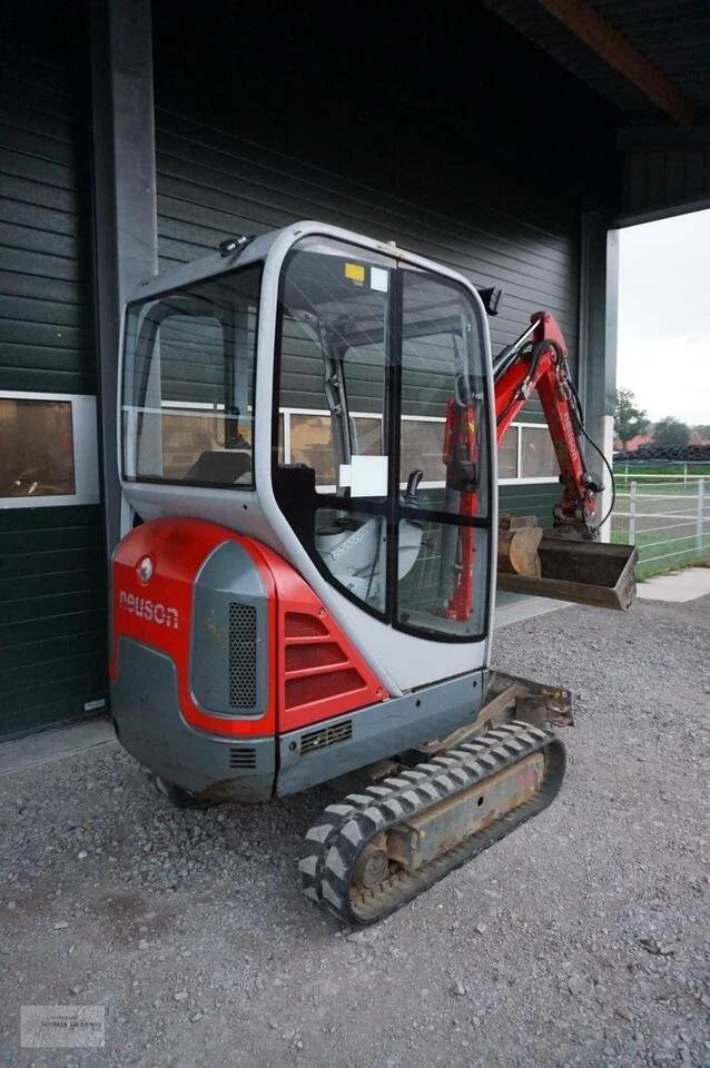 Neuson 1404 Miniexcavadora 1,4 t de ocasión 2008 de 3 620 h motor Yanmar con 3 cucharas