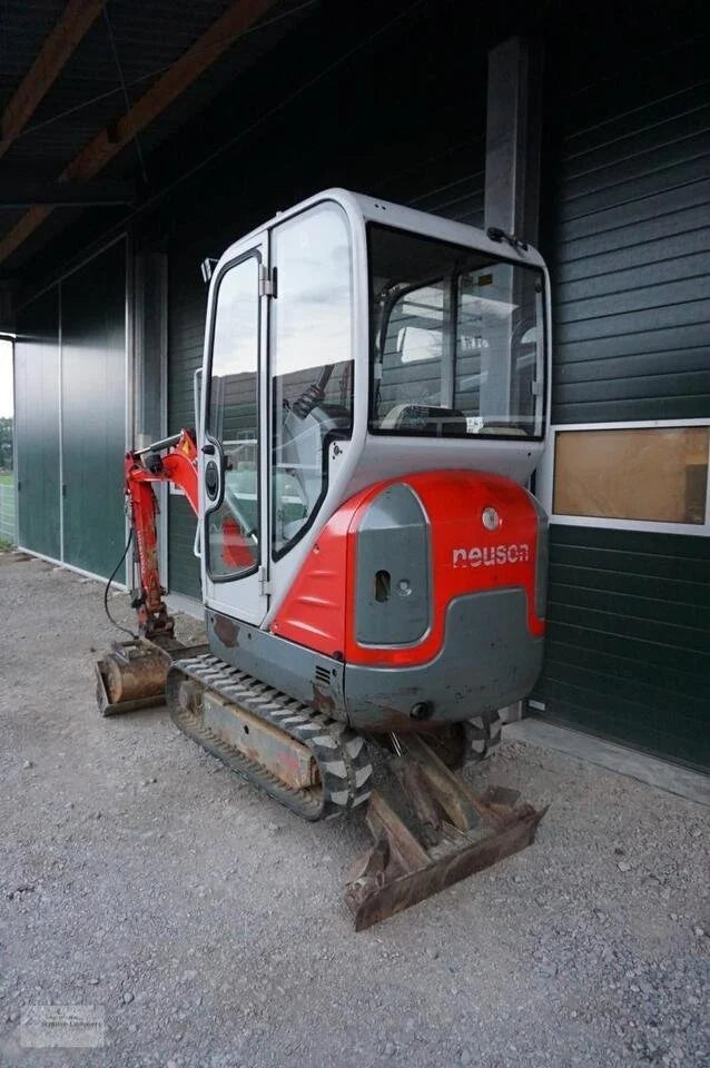 Neuson 1404 Miniexcavadora 1,4 t de ocasión 2008 de 3 620 h motor Yanmar con 3 cucharas