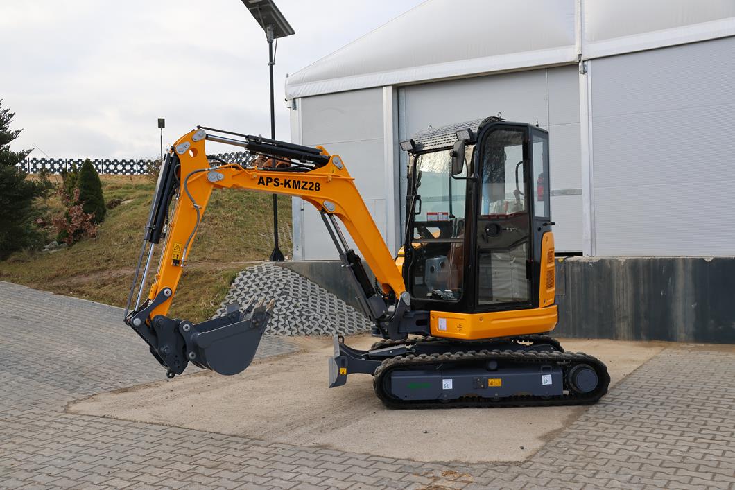 APS KMZ 28 Mini-excavadora de 2,8 t usada con brazo oscilante y hoja niveladora