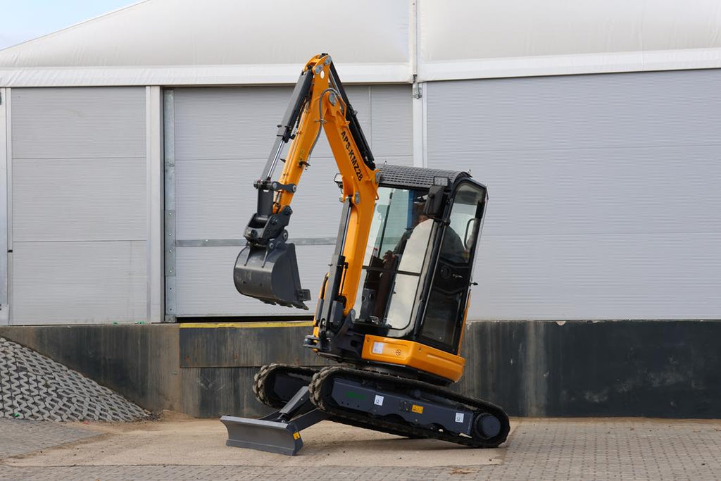APS KMZ 28 Mini-excavadora de 2,8 t usada con brazo oscilante y hoja niveladora