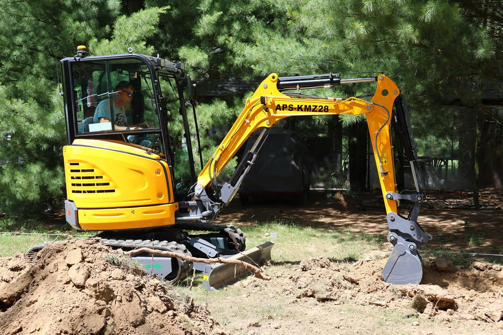 APS KMZ 28 Mini-excavadora de 2,8 t usada con brazo oscilante y hoja niveladora