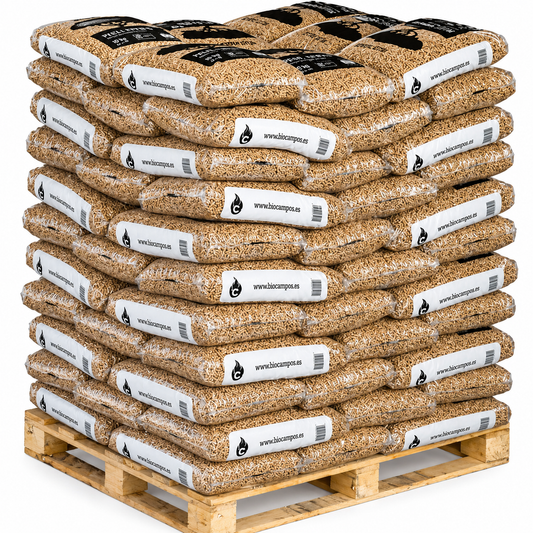 Palet de pellets de madera Piñonero en sacos de 15 kg para calefacción