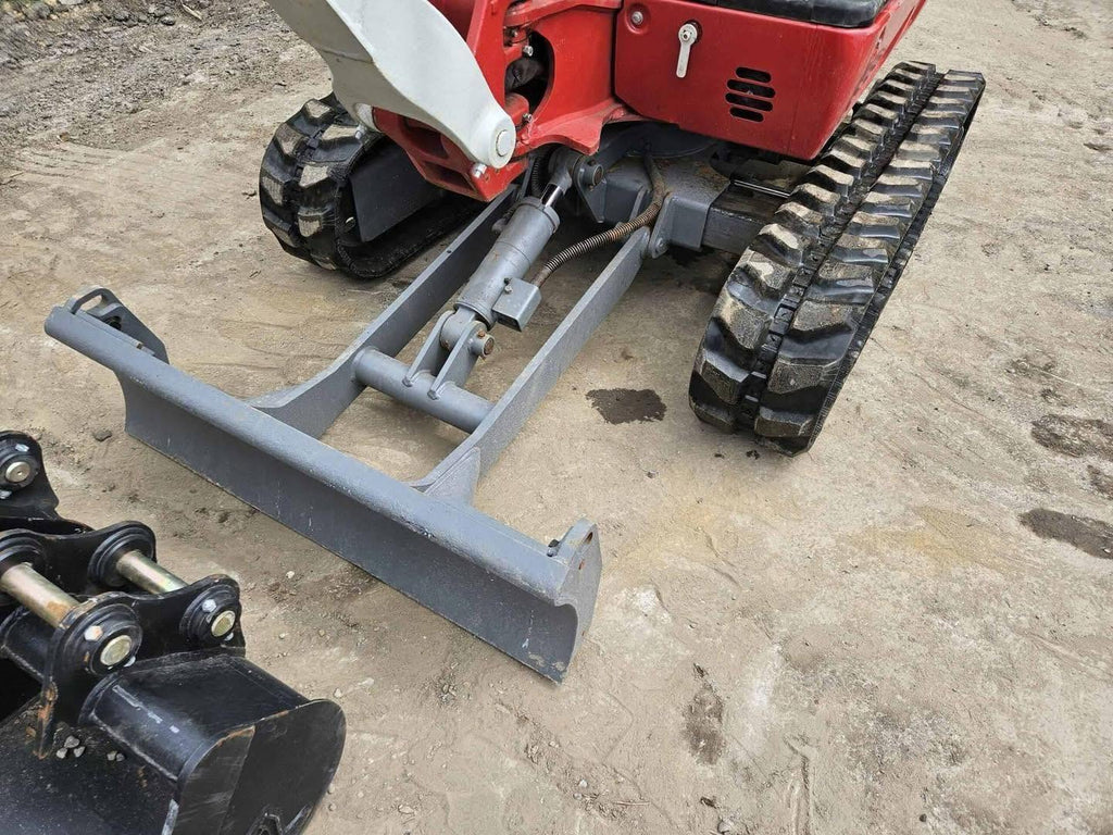 Miniexcavadora compacta Takeuchi TB216 de 1,7 t usada 2022 con 82 h y 3 cucharones