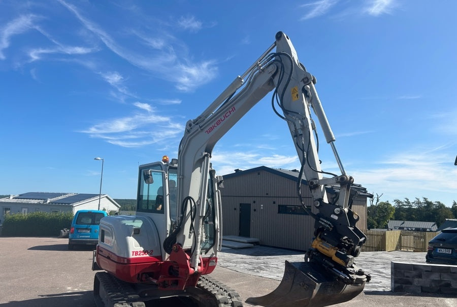 Miniexcavadora de ocasión Takeuchi TB250-2 – 5,1T, 2020, 1.174h, Motor Yanmar 29,1 kW
