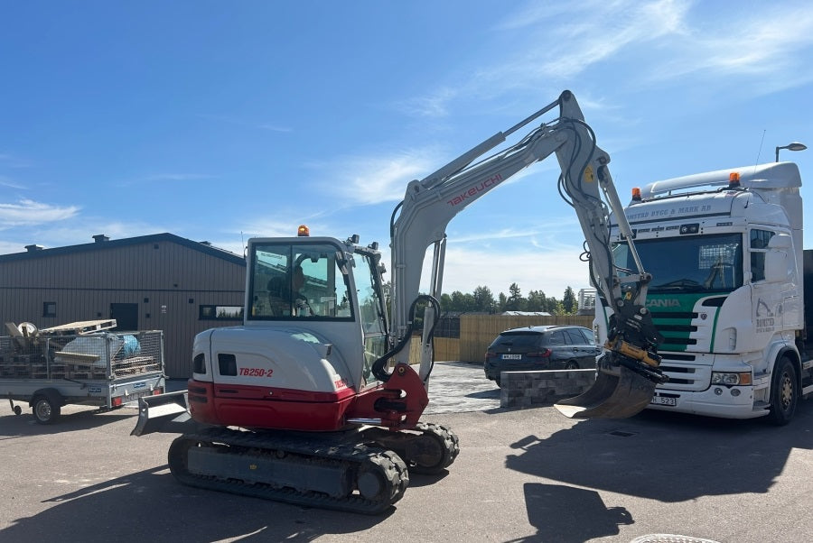 Miniexcavadora de ocasión Takeuchi TB250-2 – 5,1T, 2020, 1.174h, Motor Yanmar 29,1 kW