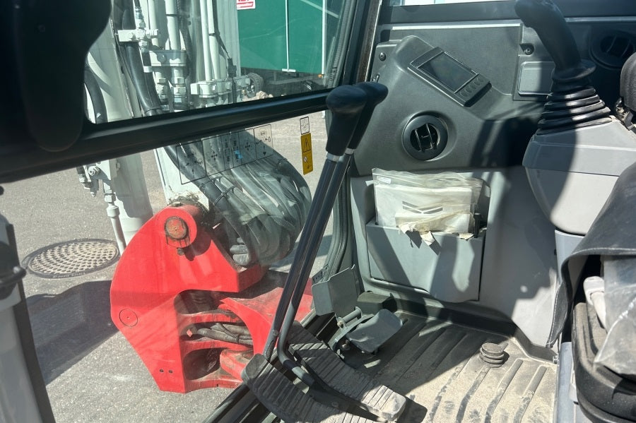 Miniexcavadora de ocasión Takeuchi TB250-2 – 5,1T, 2020, 1.174h, Motor Yanmar 29,1 kW