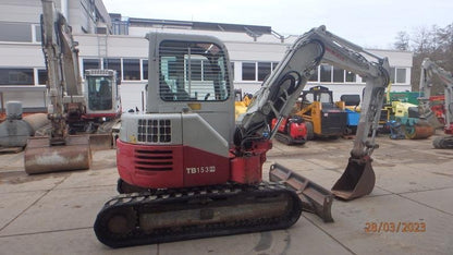 Takeuchi de ocasión 153 FR (2008) – Mini excavadora 5,6T – 5225 h – 3 cucharas