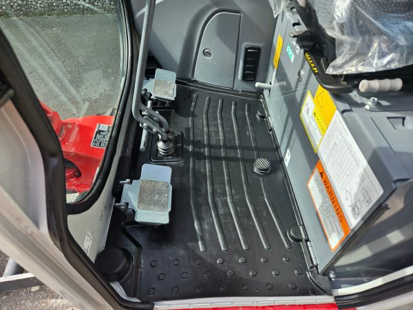 Miniexcavadora Takeuchi TB216 de 1,86 t, usada, año 2022, 65 h, con remolque Ifor Williams
