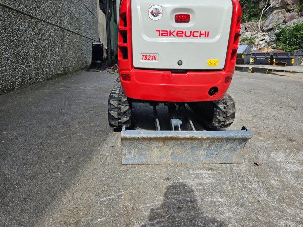Miniexcavadora Takeuchi TB216 de 1,86 t, usada, año 2022, 65 h, con remolque Ifor Williams