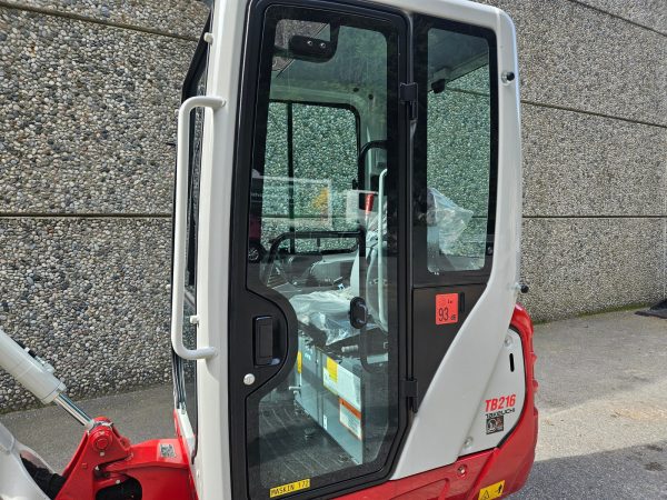 Miniexcavadora Takeuchi TB216 de 1,86 t, usada, año 2022, 65 h, con remolque Ifor Williams