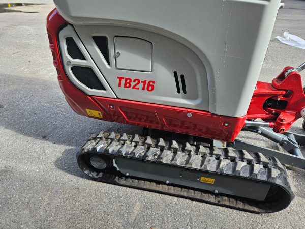 Miniexcavadora Takeuchi TB216 de 1,86 t, usada, año 2022, 65 h, con remolque Ifor Williams