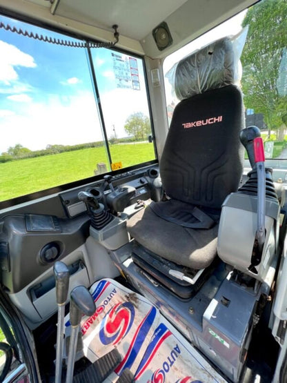 Takeuchi TB230 (2018) – Mini Excavadora 2,8T – 2916h – Totalmente Revisada