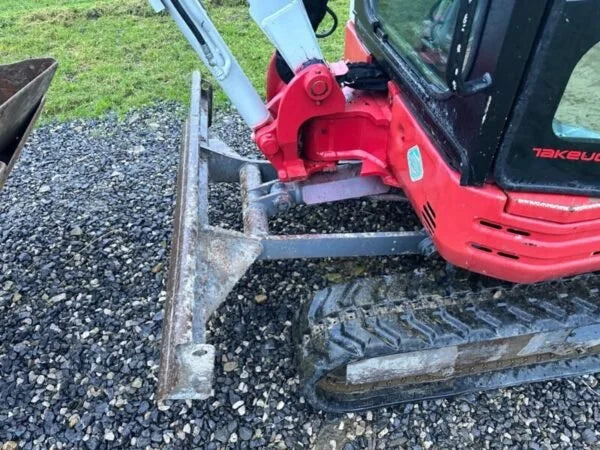 Miniexcavadora Takeuchi TB23R de 2,6 t usada 2017 con 3874 h y 3 cucharones a elegir