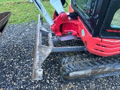 Miniexcavadora Takeuchi TB23R de 2,6 t usada 2017 con 3874 h y 3 cucharones a elegir