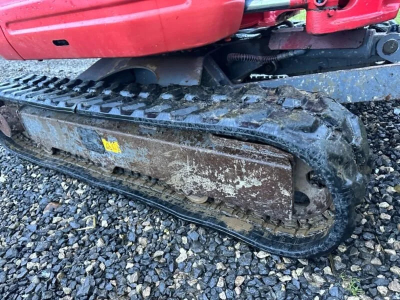 Miniexcavadora Takeuchi TB23R de 2,6 t usada 2017 con 3874 h y 3 cucharones a elegir