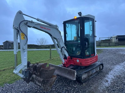 Miniexcavadora Takeuchi TB23R de 2,6 t usada 2017 con 3874 h y 3 cucharones a elegir