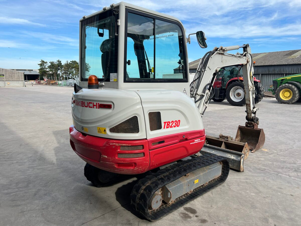 Takeuchi TB230 2020 – Miniexcavadora 2,9T con 2.049h, Motor Yanmar 18,2 kW
