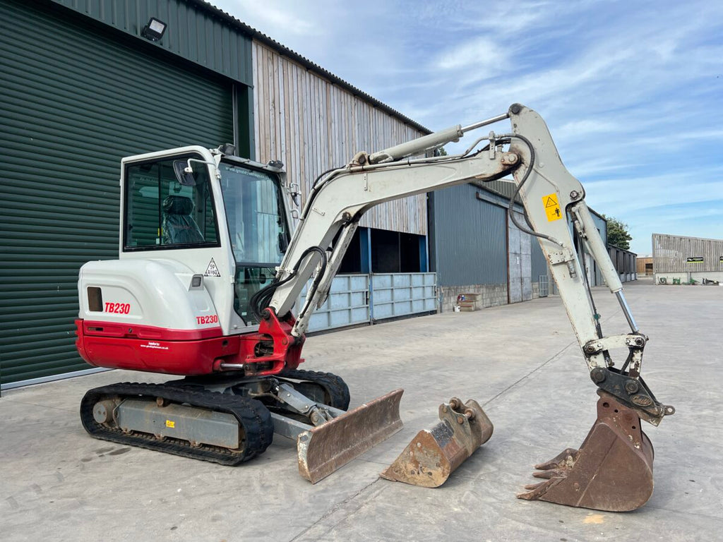 Takeuchi TB230 2020 – Miniexcavadora 2,9T con 2.049h, Motor Yanmar 18,2 kW